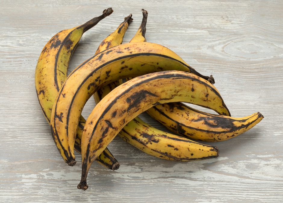 whole-yellow-plantains-2023-11-27-05-23-28-utc